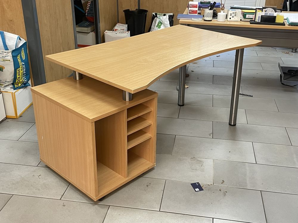 Bureau avec rangements incorpor�s 80 x 135 cm 120 Montpellier (34)
