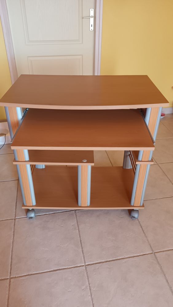 Bureau avec tablette coulissante clavier 20 Bois de N�fles Saint Paul (97)