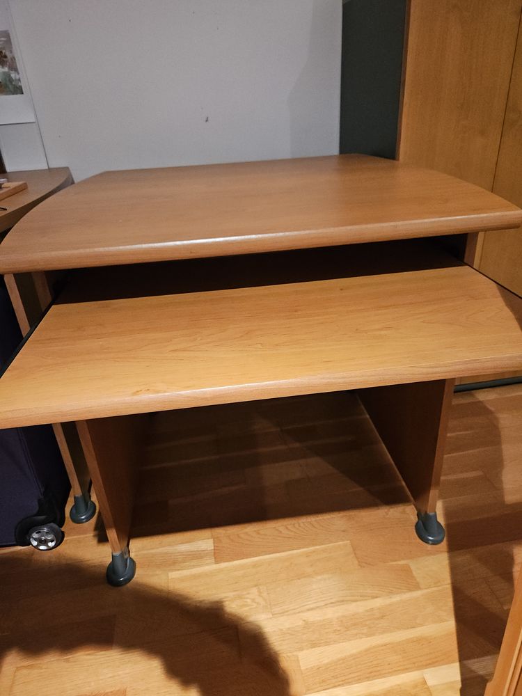 bureau avec tablette. 115 M�ron (36)