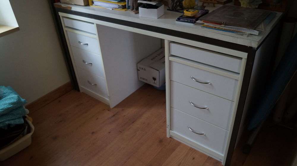 Bureau avec  tiroirs et tirettes 200 Doye (39)