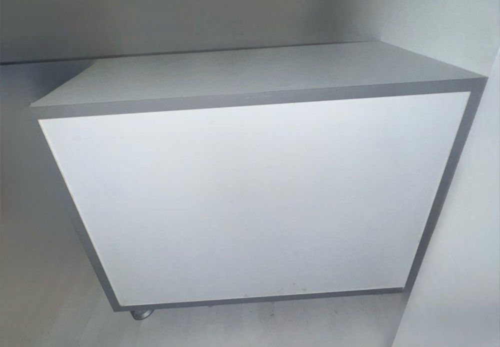 bureau blanc avec roulettes et tiroirs 100 Meylan (38)