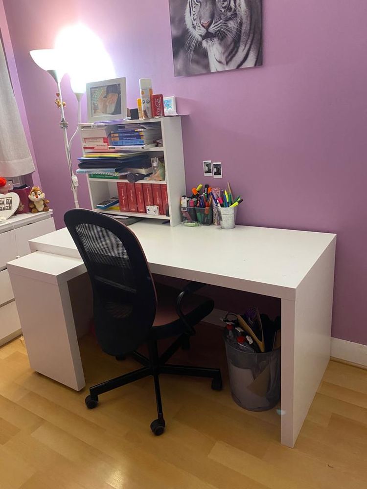 Bureau blanc en excellent �tat avec caisson � roulette
80 Paris 13 (75)