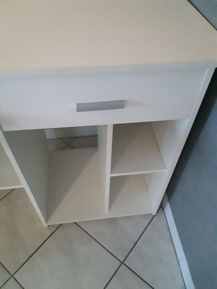 Bureau blanc 35 Sainte-Livrade-sur-Lot (47)