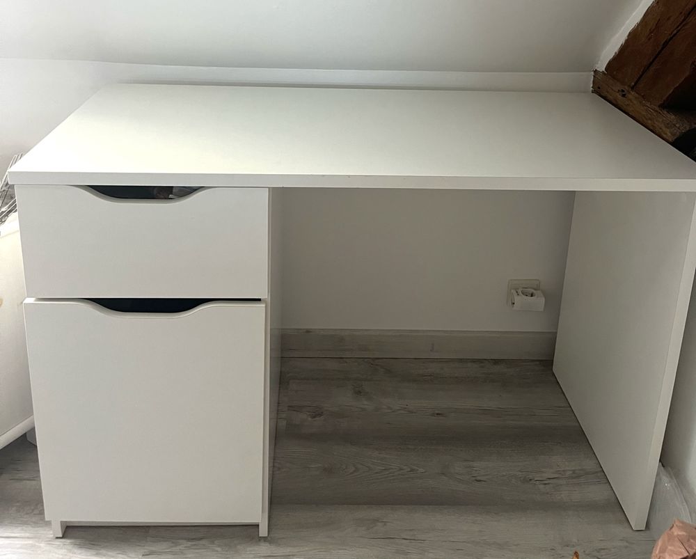 Bureau blanc 150 Illiers-Combray (28)