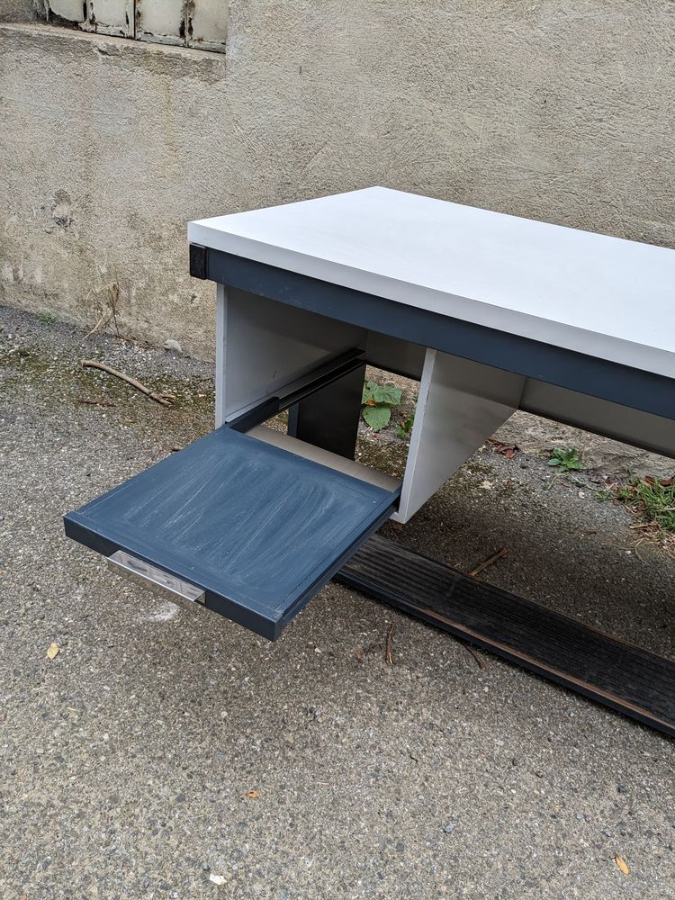 bureau+Blanc 45 Alboussi�re (07)