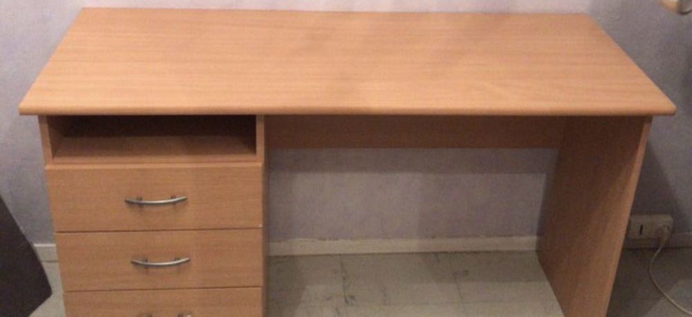 Bureau en bois clair avec tiroirs de rangement 35 L'Ha�-les-Roses (94)