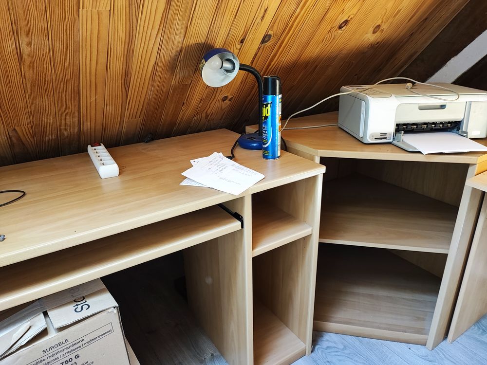 Bureau bois clair avec tirette et meuble angle 
Bureau 
25 Selles-sur-Cher (41)