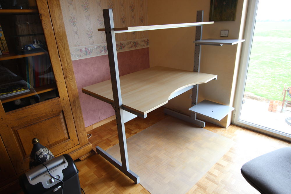 Bureau bois et m�tal avec fauteuil 100 Cosnes-et-Romain (54)