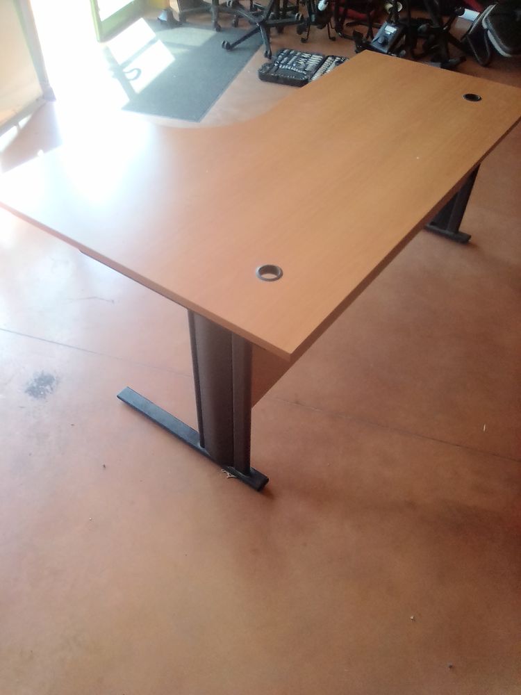 BUREAU EN BOIS ET FER EN TRES BON ETAT 145 Gaillac-d'Aveyron (12)