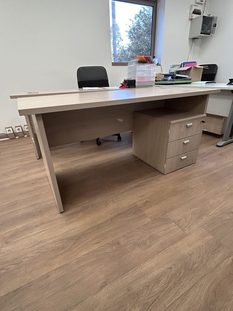 Bureau en bois, tr�s bon �tat 100 Les Pennes-Mirabeau (13)