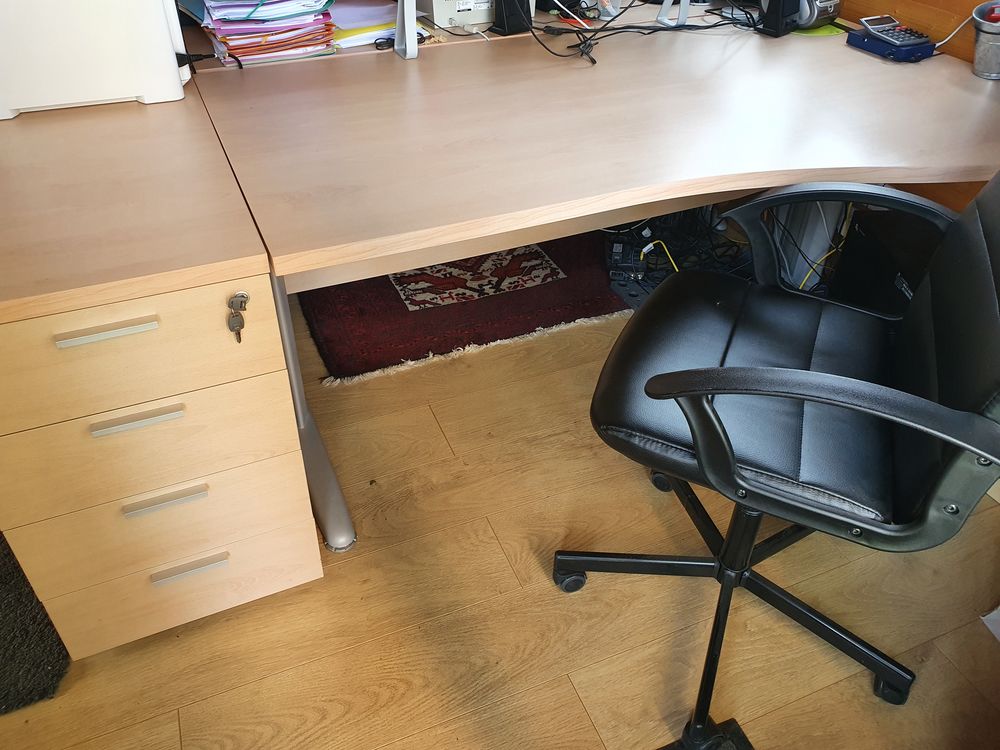 Lot bureau + caisson + fauteuil 150 Courgent (78)