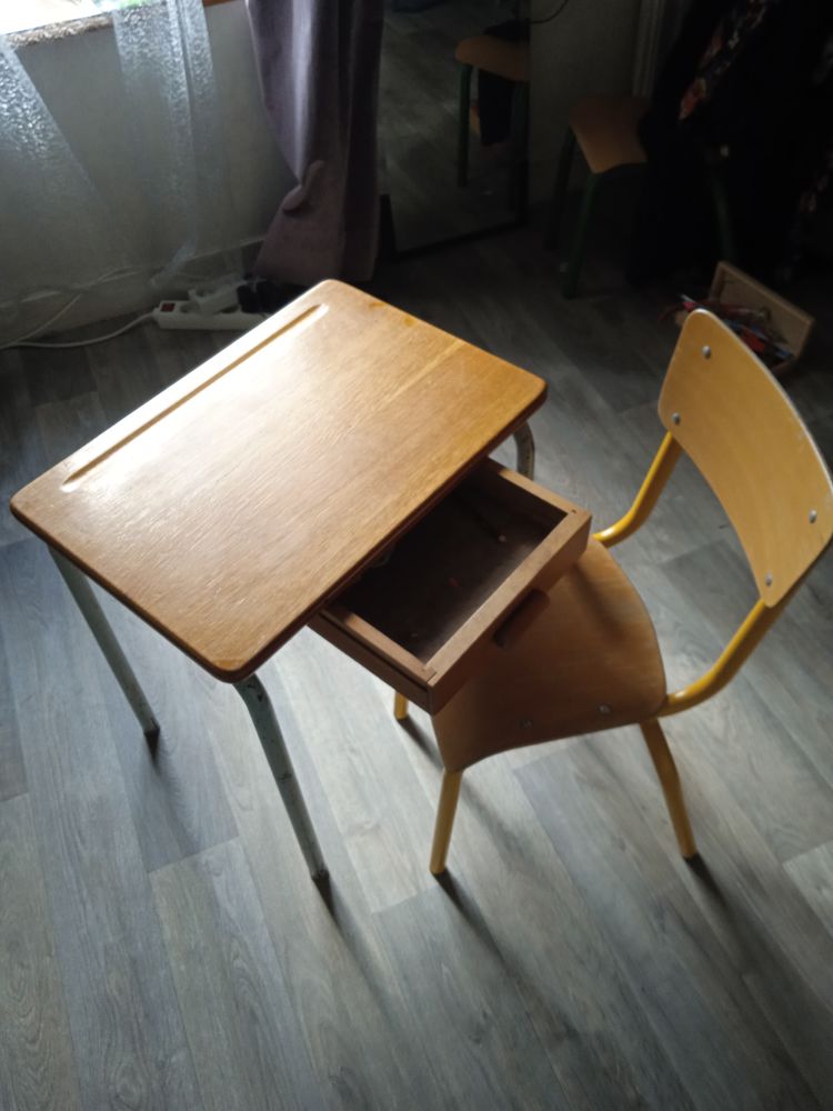  bureau+chaise vintage, 15 Les Ponts-de-C� (49)
