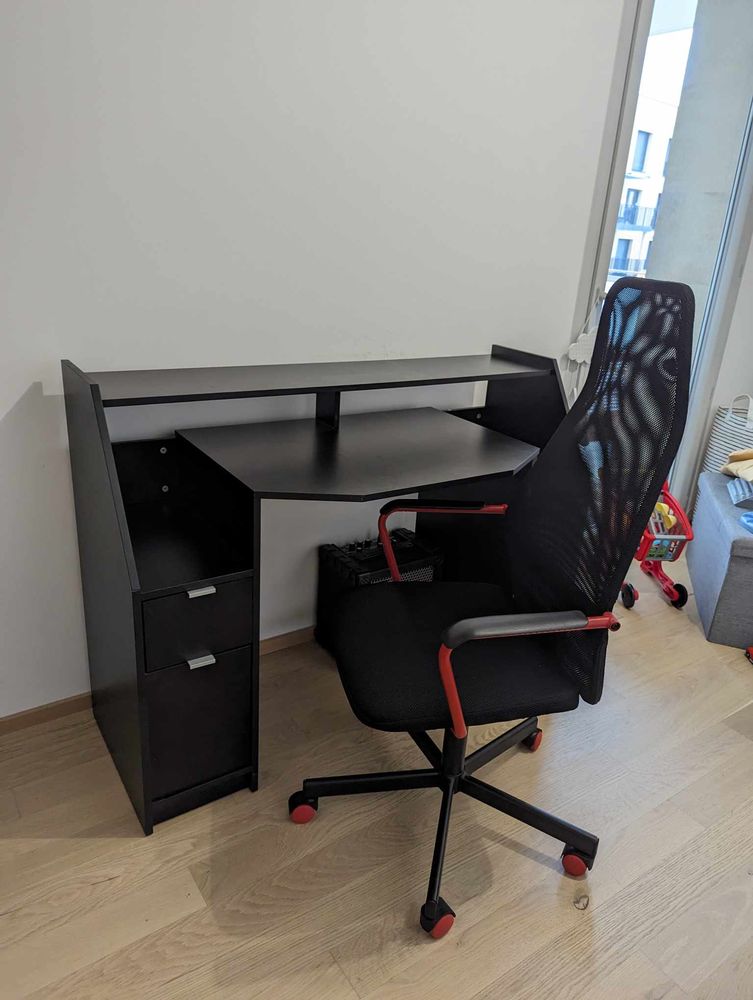 Bureau +  chaise 100 Ferney-Voltaire (01)