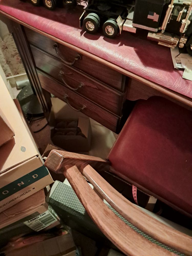 Bureau  comme neuf non utilit� avec sa chaise 450 Nogent-le-Rotrou (28)