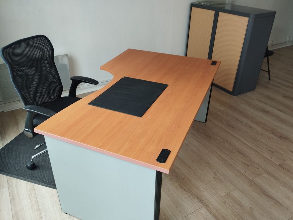 Bureau dimensions 160x100 en excellent �tat � 50� 50 Dijon (21)
