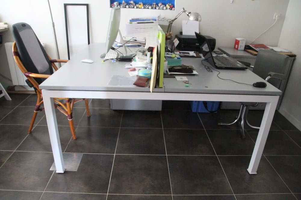 1 bureau double de la marque GAUTIER. 
170 Lay-Saint-Christophe (54)