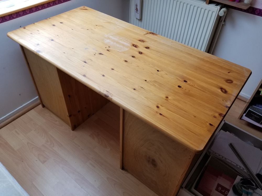 Bureau droit Ikea 70 X 139 cms , H : 74 
23 Antony (92)