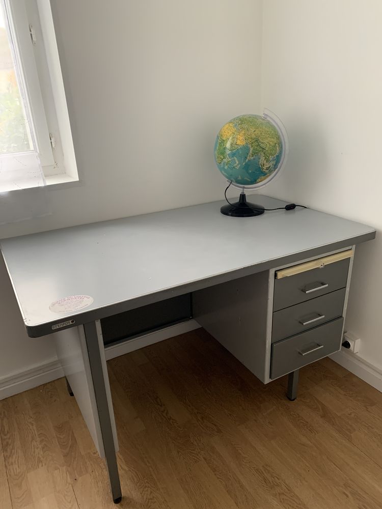 Bureau d'�cole pour l'enseignant  en m�tal 50 Lanobre (15)