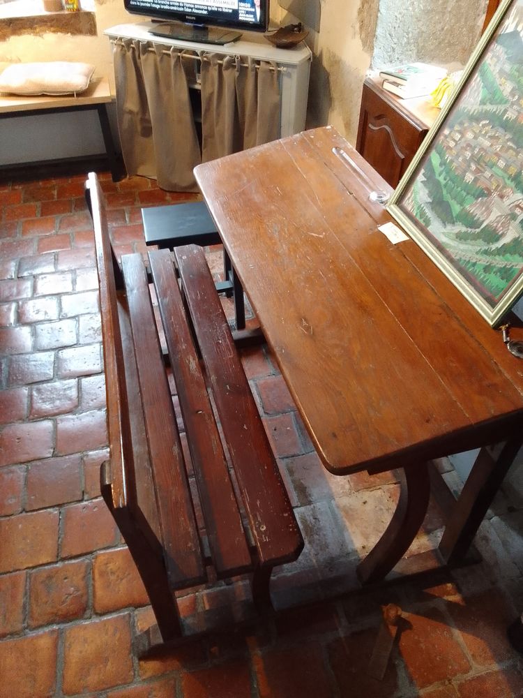 Bureau d'�colier ancien avec encriers 70 Champs-sur-Marne (77)