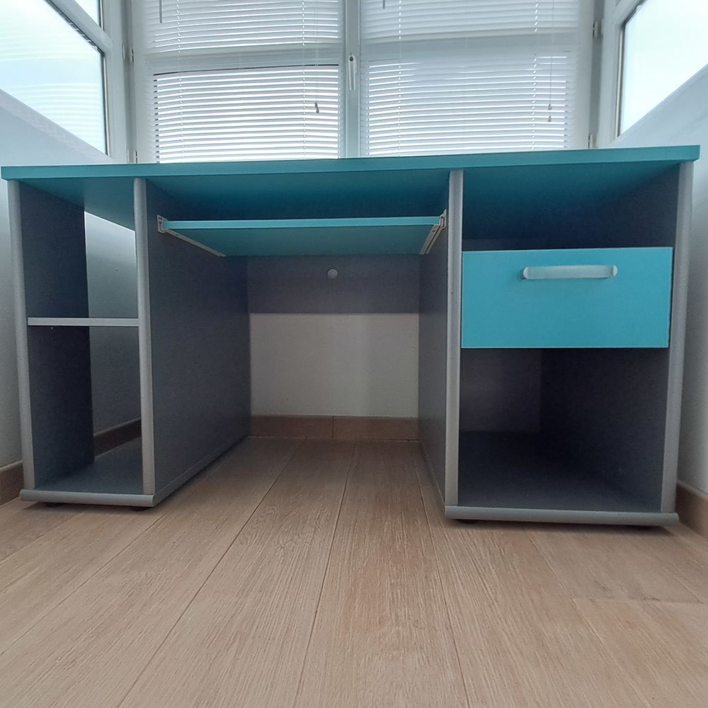 Bureau enfant/pr�-ado bleu turquoise 40 Montigny-le-Bretonneux (78)