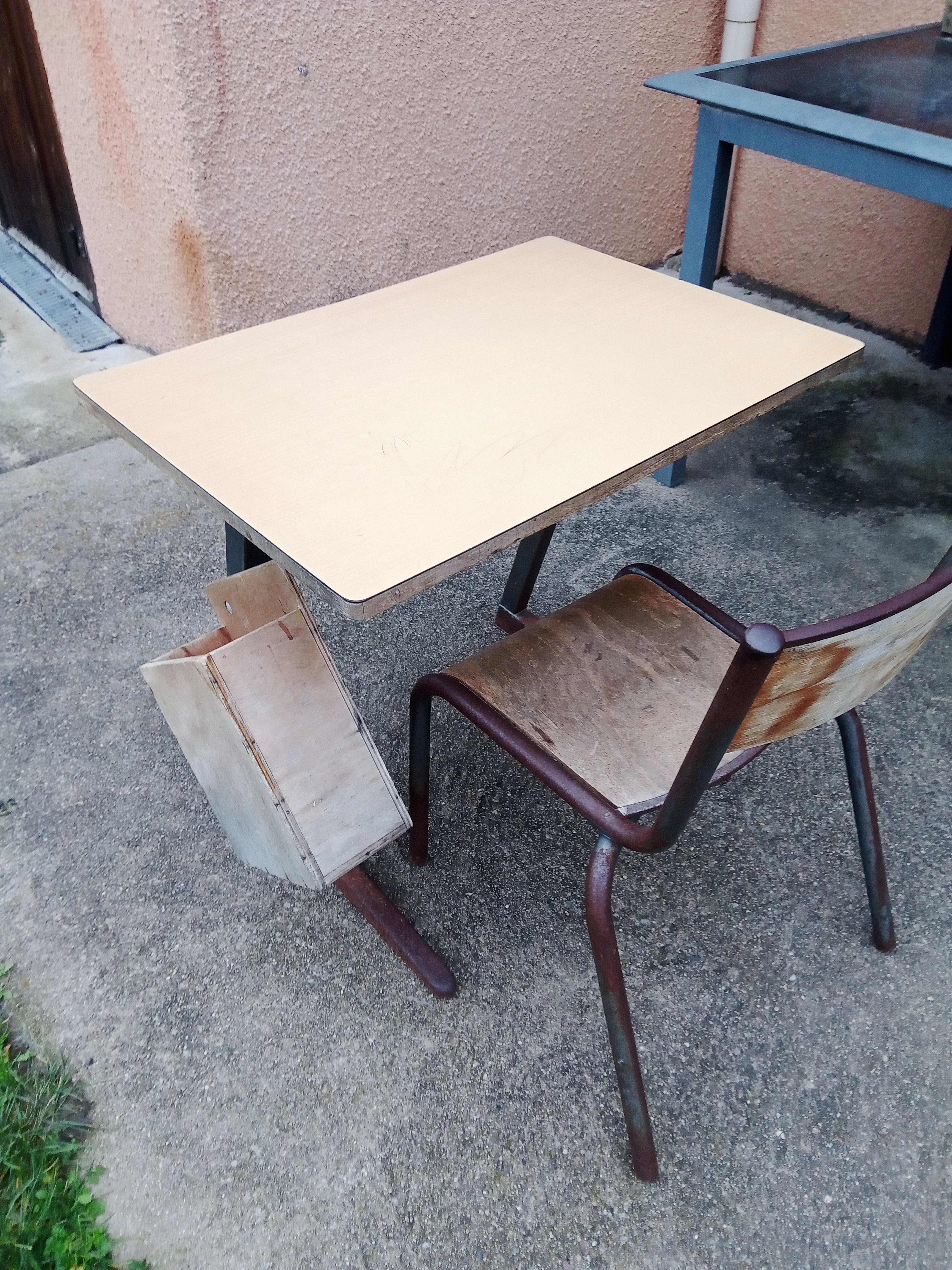 Bureau enfant et sa chaise 5 Saint-Romain-le-Puy (42)