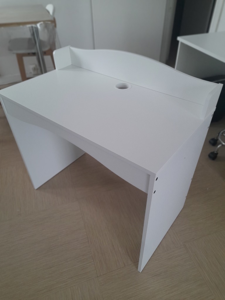 Bureau enfant + 1 chaise r�glable Ikea tr�s bon �tat 30 Paris 19 (75)