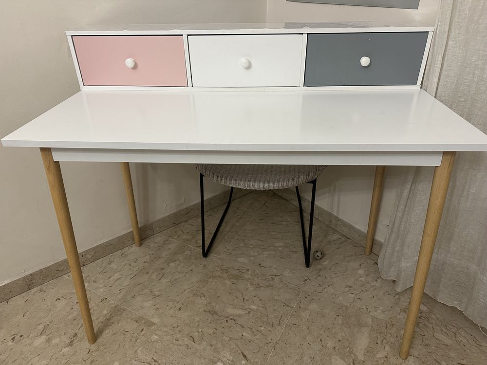 Bureau Enfant excellent �tat 110x55.5cm 85 Cannes (06)