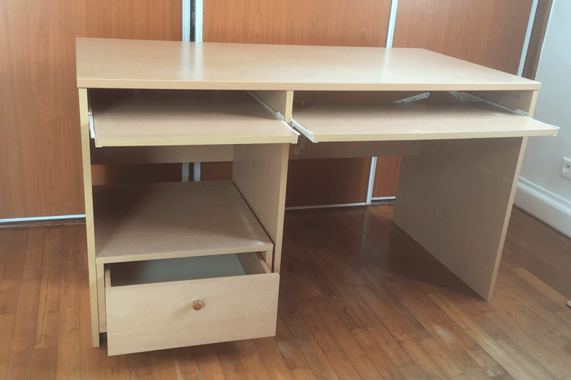 Bureau bon �tat : profondeur 70cm, longueur 131, hauteur 72. 20 Quimper (29)