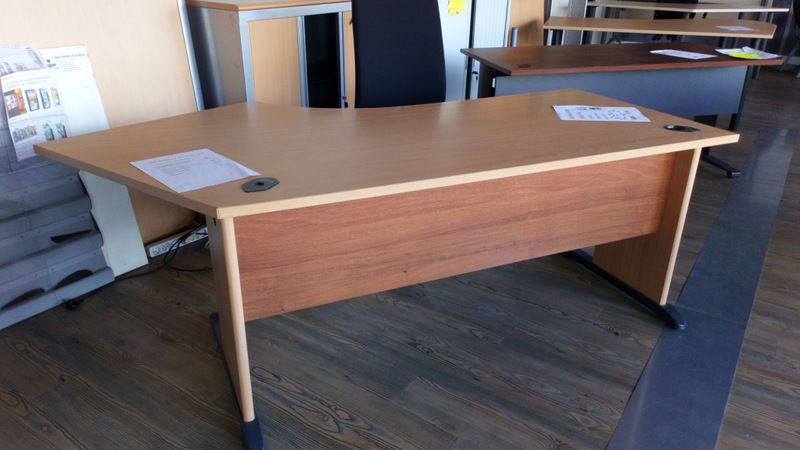 BUREAU H�TRE RETOUR DROIT
290 Caug� (27)