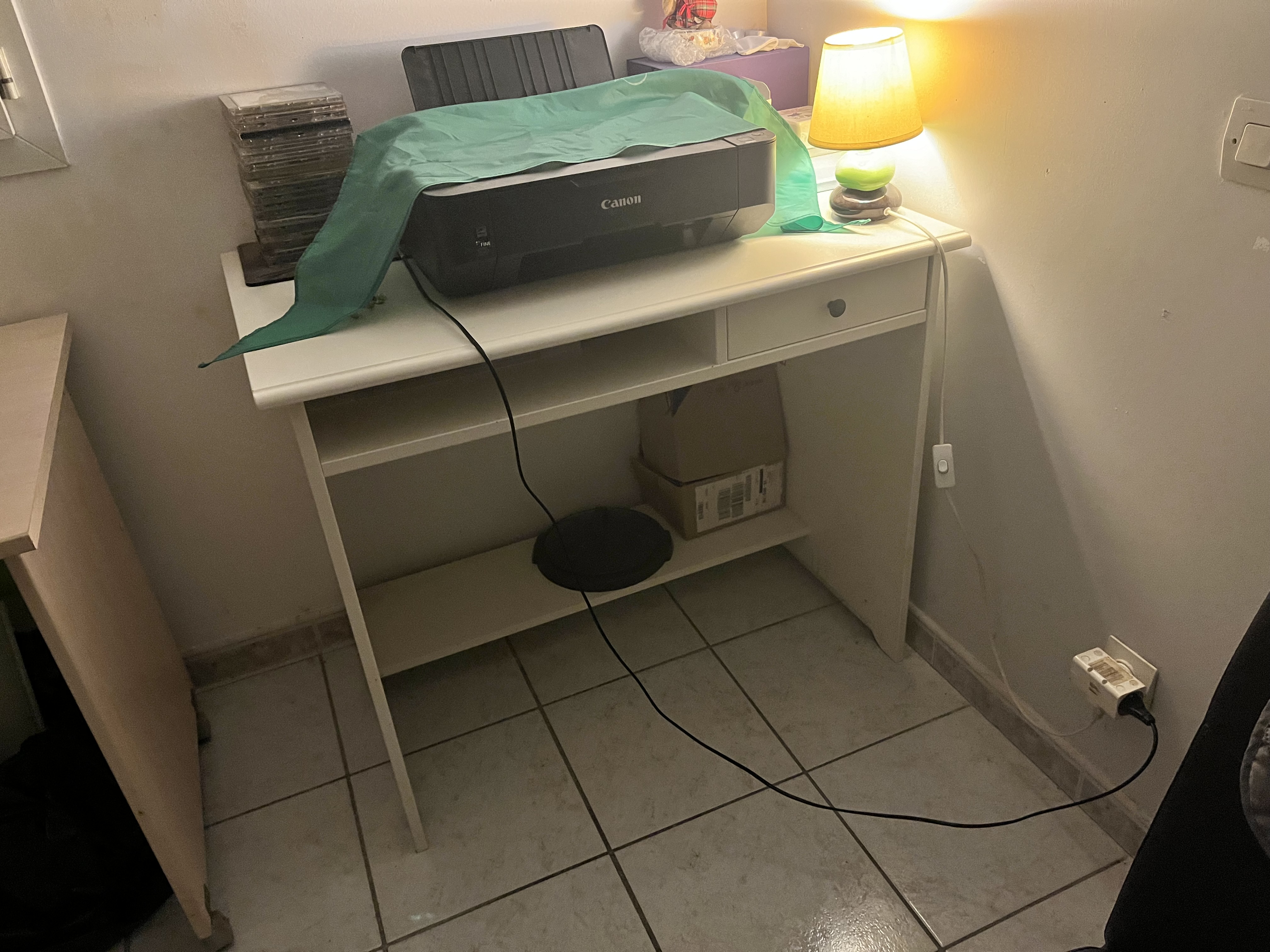 Bureau IKEA blanc 50 Th�ziers (30)