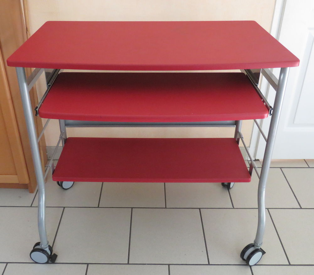 Bureau informatique rouge 10 Saint-Jean-d'Illac (33)