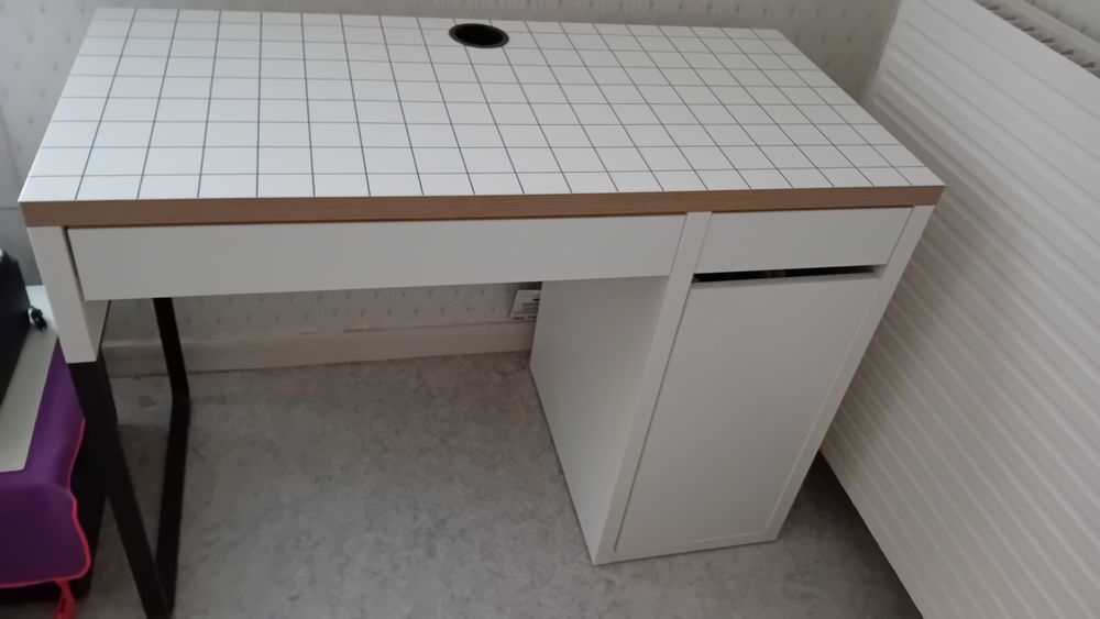 Bureau informatique 2 tiroirs et une porte c�t� droit. 190 Limours (91)