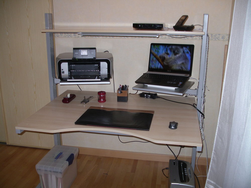 Bureau informatique tr�s bon �tat 
localisation: 33260 100 La Teste-de-Buch (33)