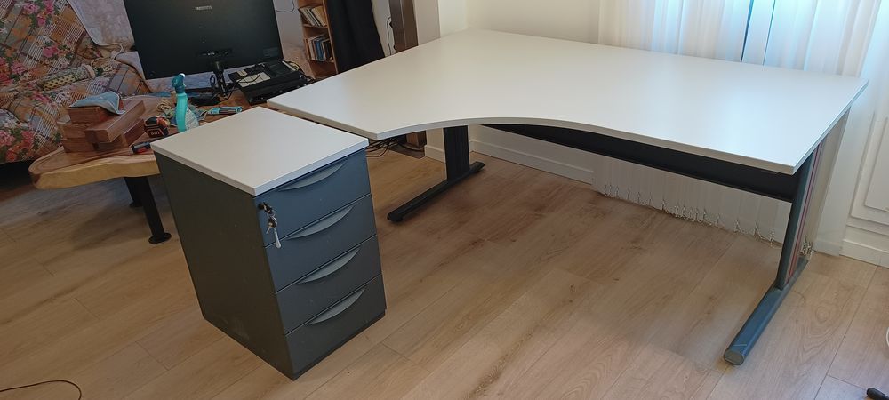 bureau L170x120x80 H 72  avec retour 4 tiroirs 60x42x h72 150 Cran-Gevrier (74)