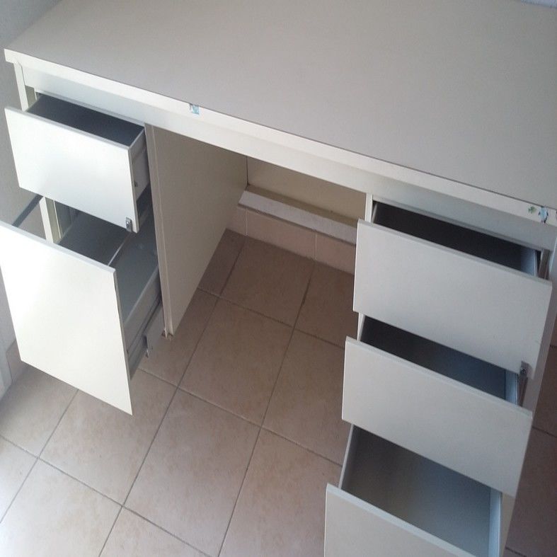 bureau laqu� blanc 30 Saint-Laurent-du-Var (06)
