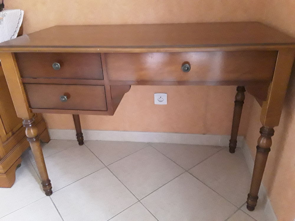 Bureau louis Philippe 110 Saint-Hippolyte-du-Fort (30)