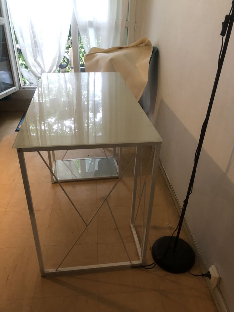 Bureau m�tal laqu� blanc et verre depoli 40 Champs-sur-Marne (77)