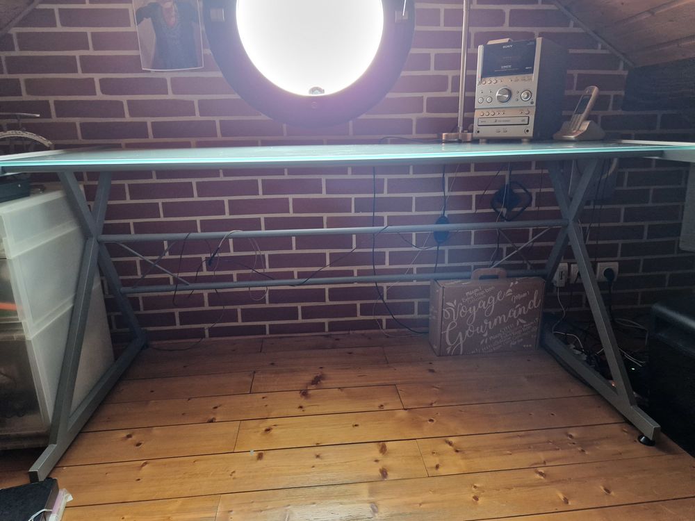 Bureau m�tal et verre tremp� 90 Bondy (93)