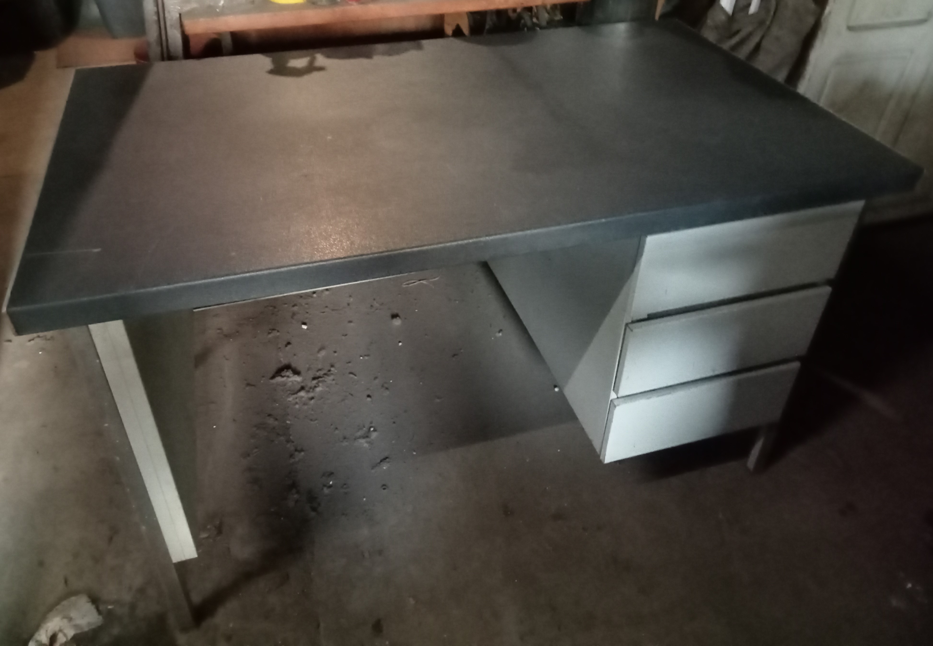 Bureau m�tal 80 Loire-sur-Rh�ne (69)