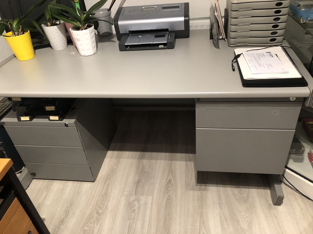 Bureau m�tallique gris avec rangements 80 Tinqueux (51)