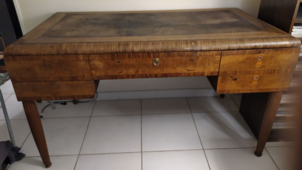 BUREAU MINISTRE D'�POQUE 20e si�cle 
1100 Sainte-Anastasie-sur-Issole (83)