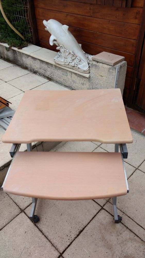 Bureau ordinateur en bois avec c'est roulette 15 Ortaffa (66)