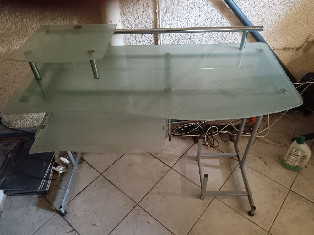 Bureau d'ordinateur metal et verre 50 La C�te-d'Aime (73)