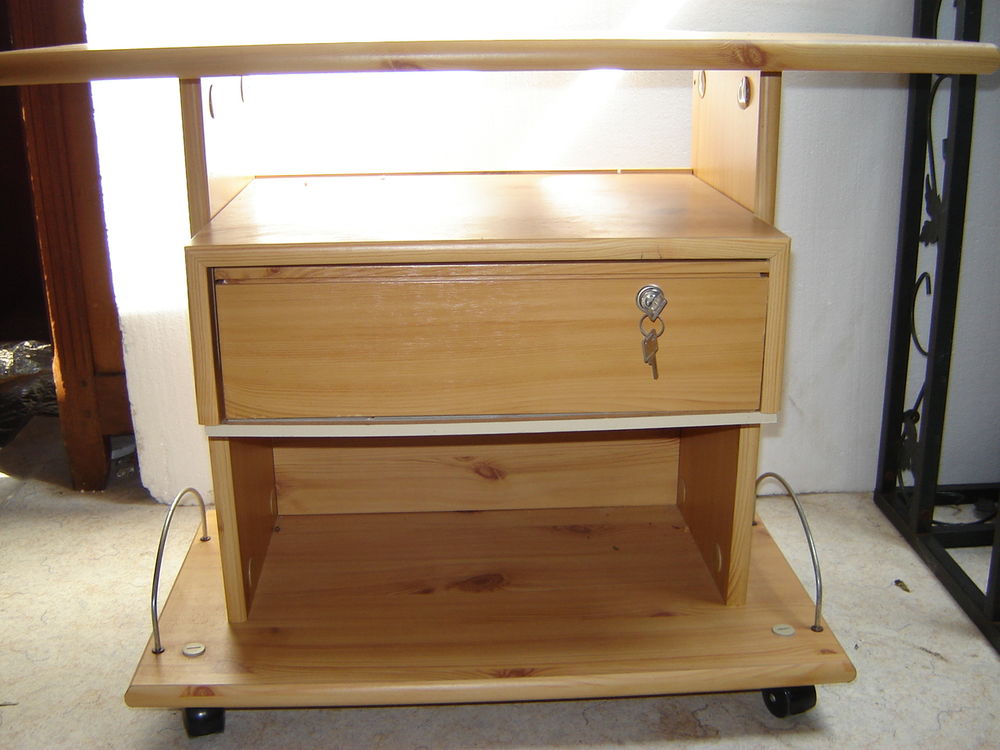 bureau ordinateur 40 Fargniers (02)