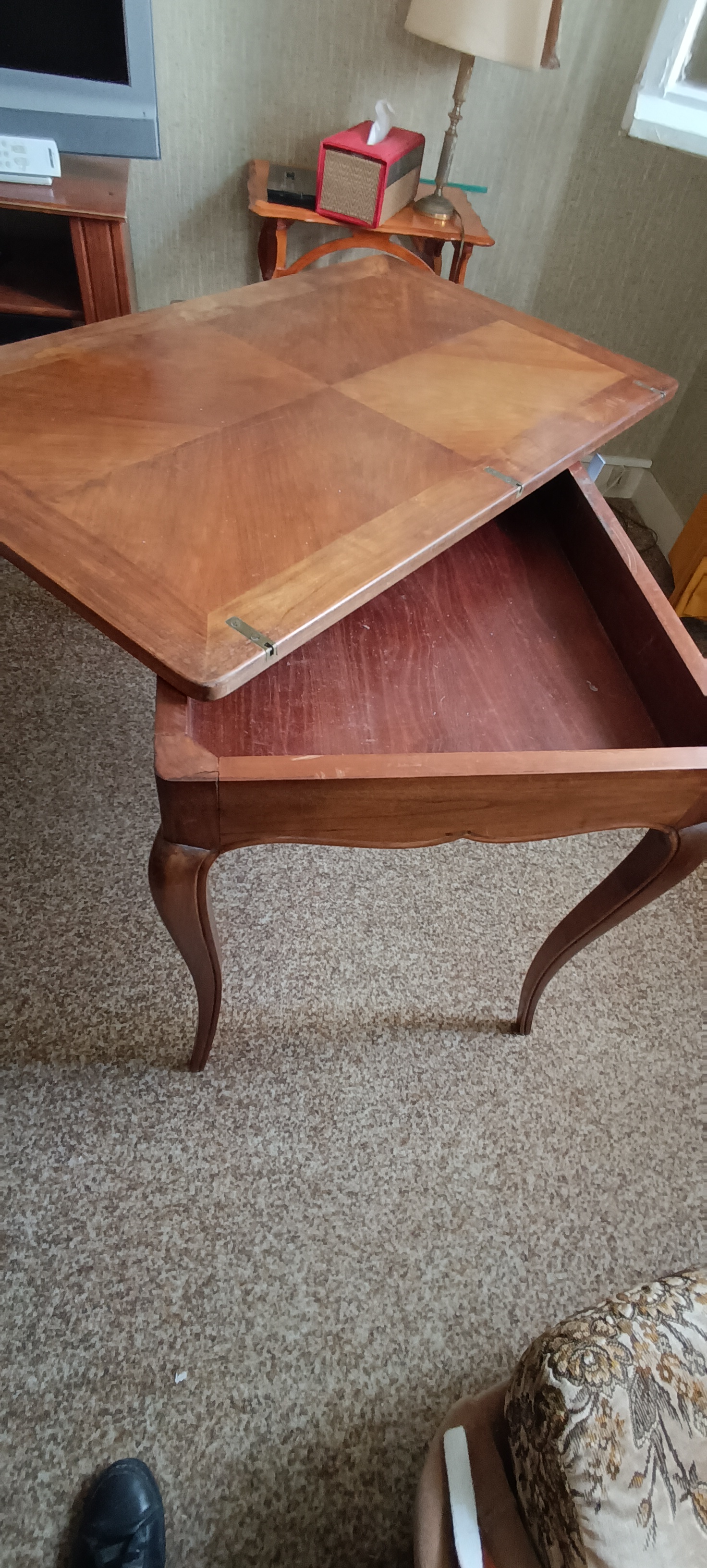 Bureau ouvrant 400 Montussan (33)