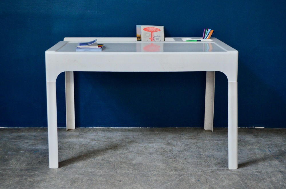 Bureau Ozoo de Marc Berthier pour DAN design space age blanc 1300 Wintzenheim (68)