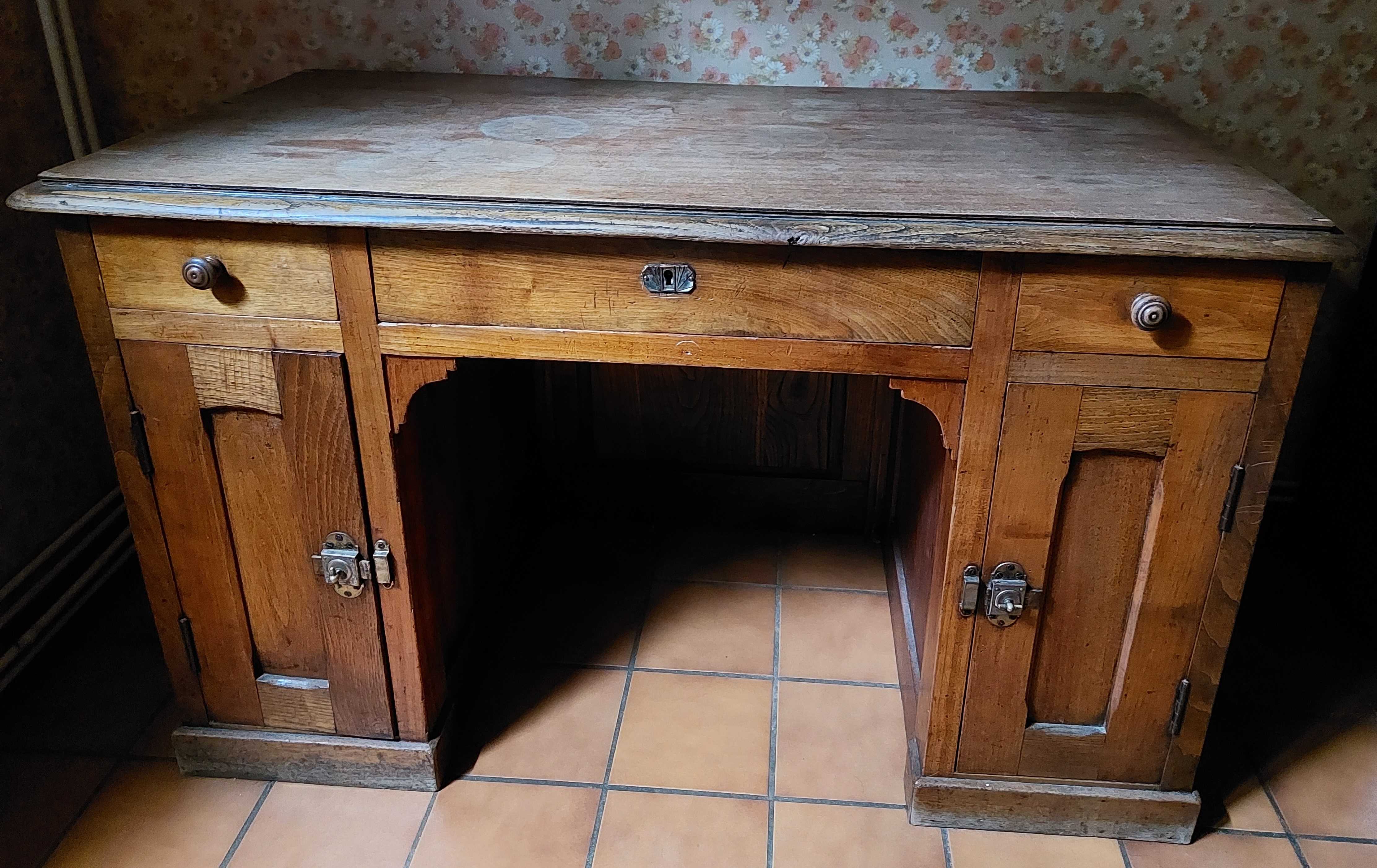bureau de professeur des �coles 500 Bagn�res-de-Luchon (31)