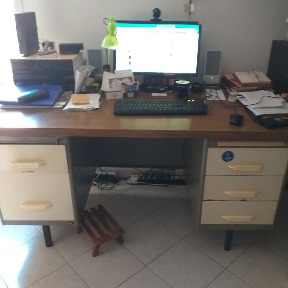 bureau professionnel beige clair dessus marron 400 Peypin (13)