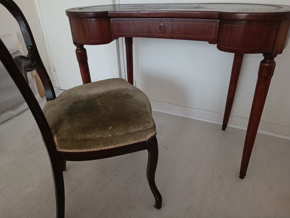 Bureau  rognon  acajou 300 Paris 20 (75)