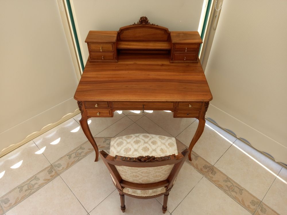 Bureau secr�taire de style  en bois avec chaise assortie. 190 Villers-Sire-Nicole (59)